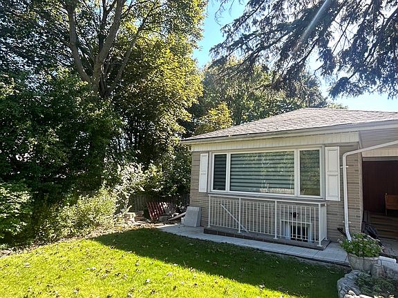 2nd image of 27 Frances Cres