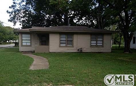 1st image of 1506 Woods Ln