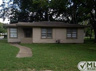 1506 Woods Ln, Haltom City, TX 76117