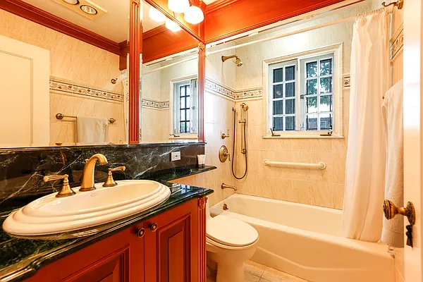 Sold by E Realty International Corp | media 13