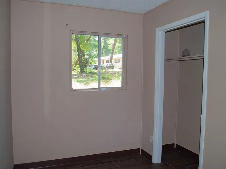 1702 Sunbeam Ln — Photo 5