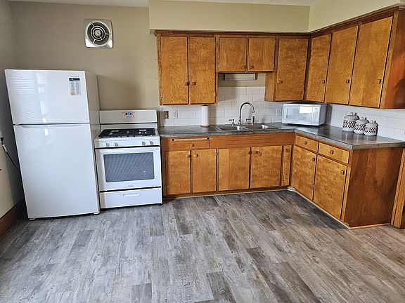 4th image of 3311 7th St