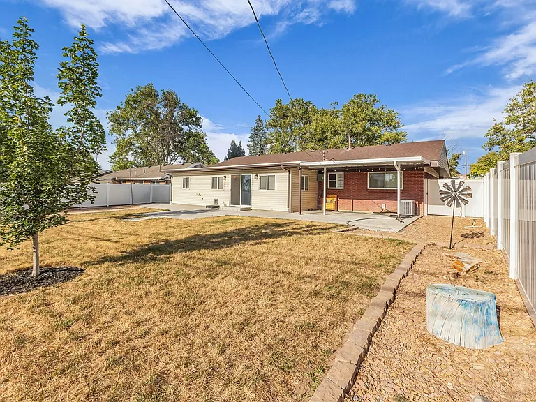 1473 N 200 W — Photo 29