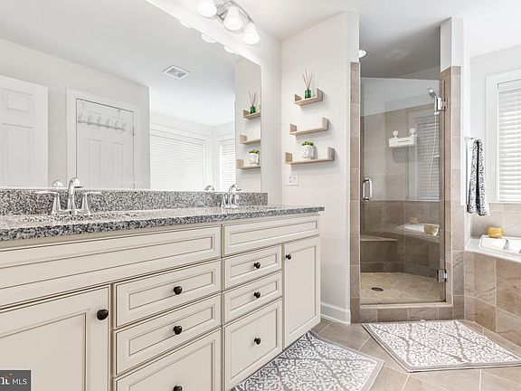 4th image of 120 Smyrna St