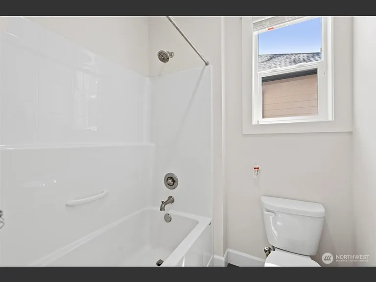 415 5th Ave NE — Photo 23