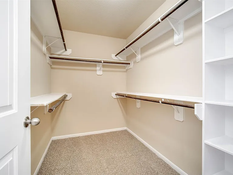 9210 Rustling Manor Ln — Photo 26