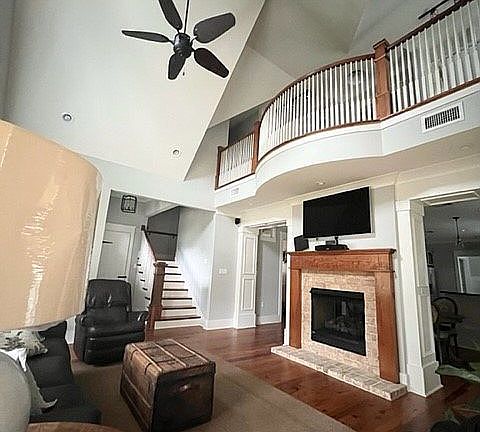 3rd image of 1848 Fig St