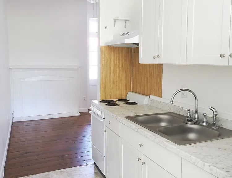 126 Alexander St — Photo 6