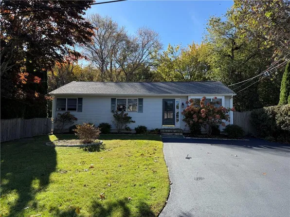 16 Woodridge Rd, Narragansett, RI 02882