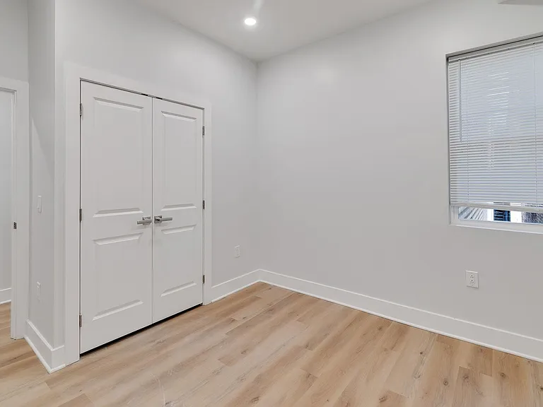1723 Memorial Ave — Photo 18