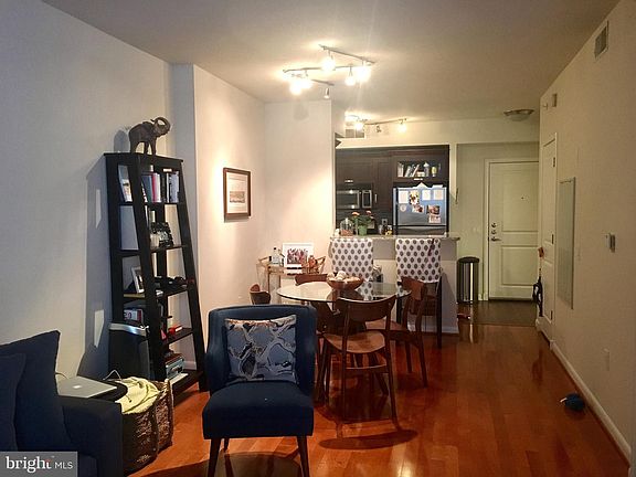 2nd image of 1021 N Garfield St APT 606