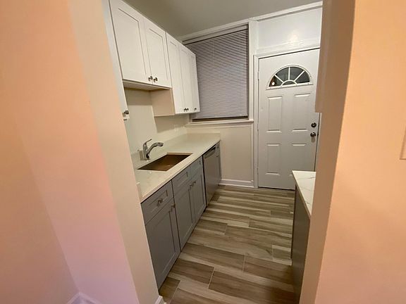 2nd image of 1630 W Lunt Ave #1S