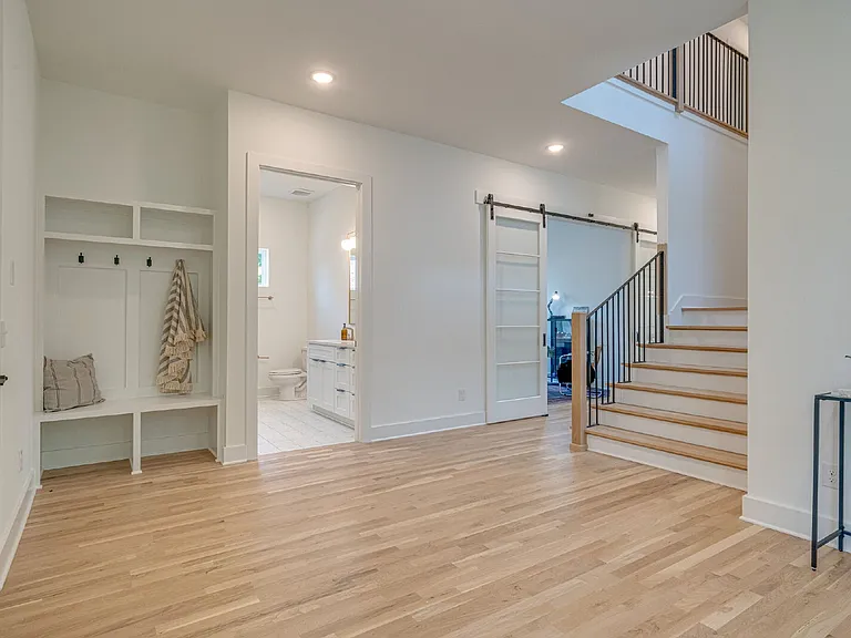 303 Riverside Dr #B — Photo 6