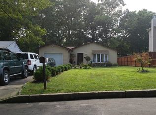 63 10th Ave, Huntington Station, NY 11746