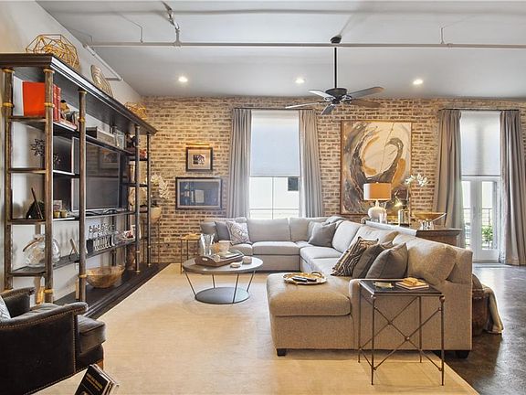 3rd image of 900 S Peters St #3