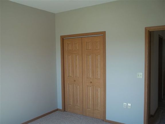 5th image of 2806 Breezewood Dr