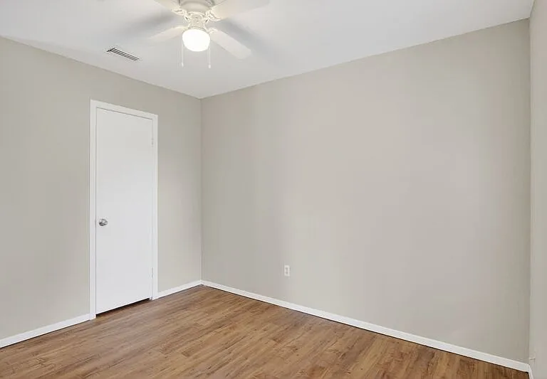609 Trout St — Photo 25