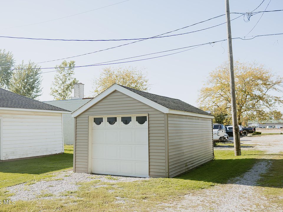 4th image of 1214 Jackson Ave