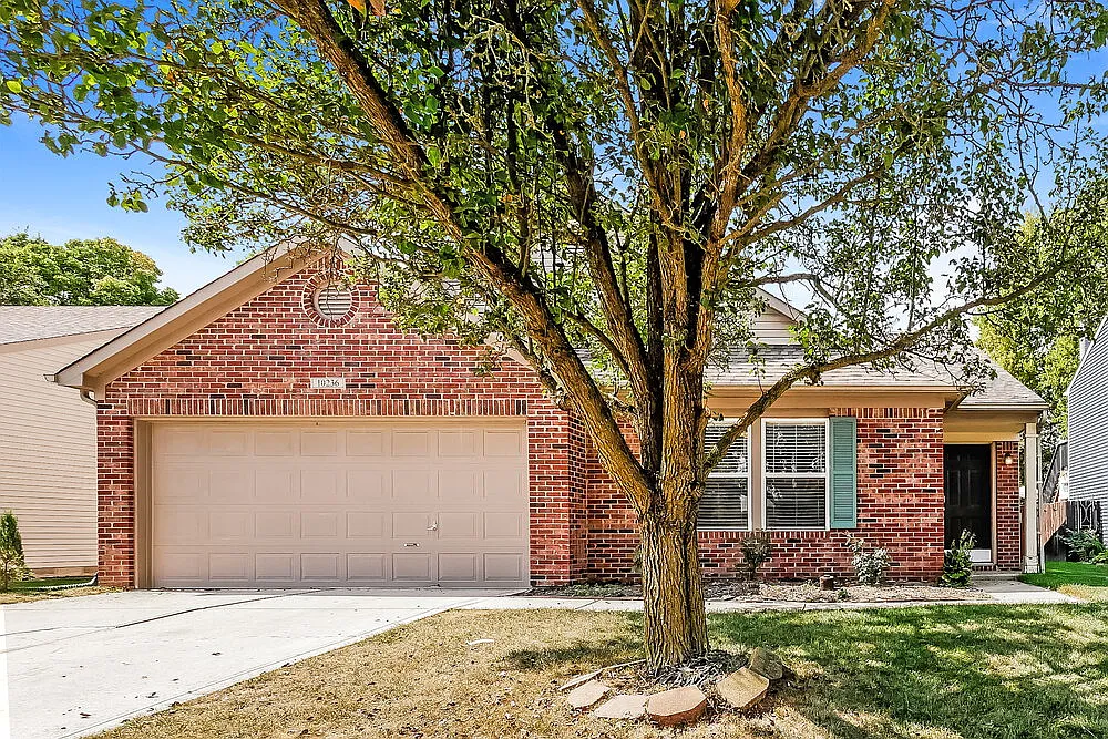3 bed, 2.0 bath, 1858 sqft, $2,400 — Photo 1