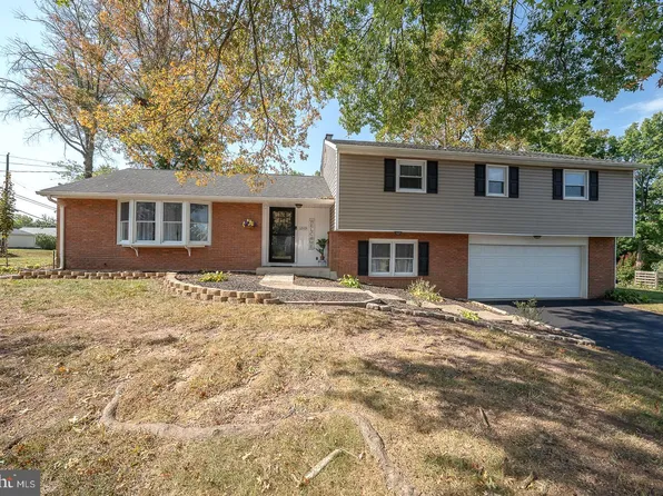 1249 Lynn Dr, Pottstown, PA 19464