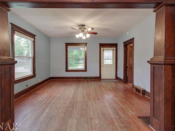 5th image of 418 NE 2nd St
