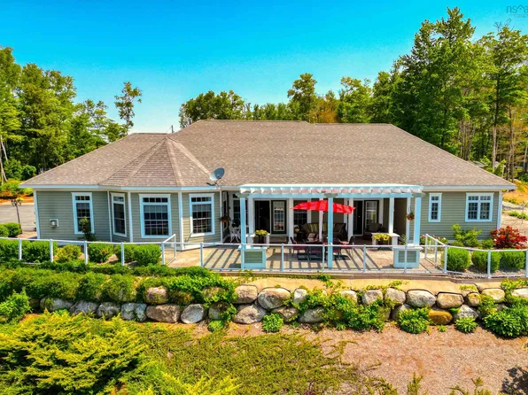 409 Aulenback Point Rd, Lunenburg, NS B0J 1E0