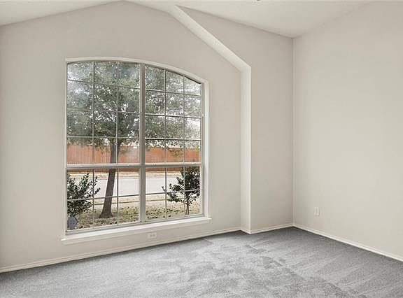 3rd image of 6218 Hillcrest Dr