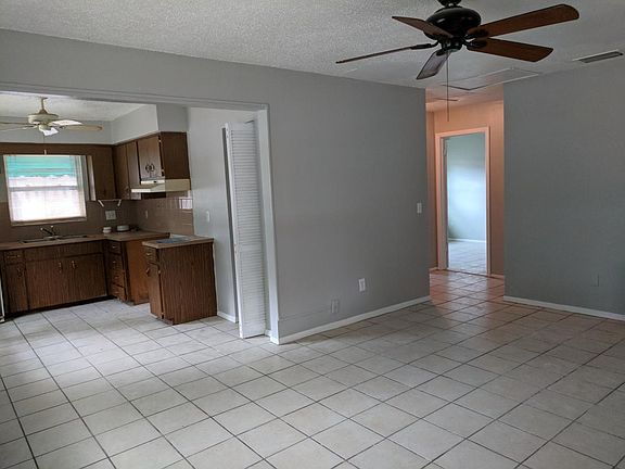 2nd image of 902 Lake Palms Dr