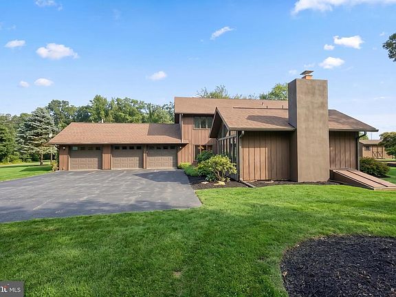 5th image of 3790 Laurel Ln