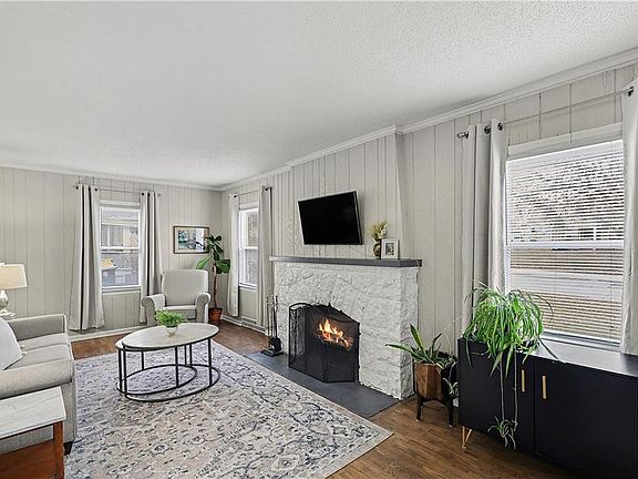 5th image of 3705 NE Russell Rd