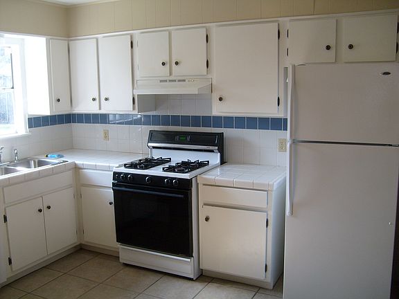 2nd image of 2247 Ashley St