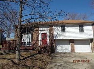 4517 NW Amesbury Pl, Blue Springs, MO 64015