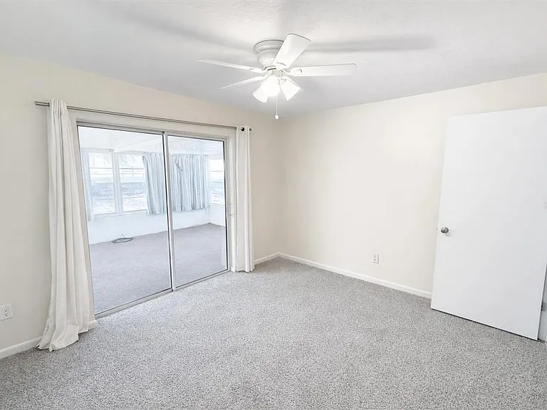 3442 N Tamarisk Ave — Photo 10