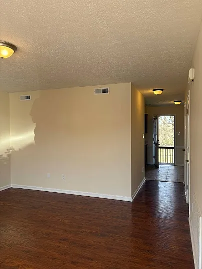 594 Lost Cir #A — Photo 2