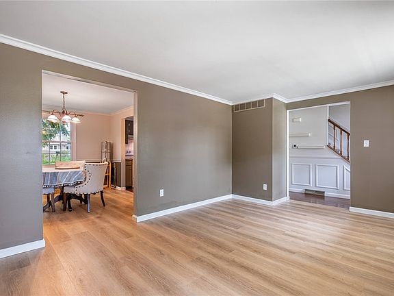 5th image of 4925 Honeywood Ct