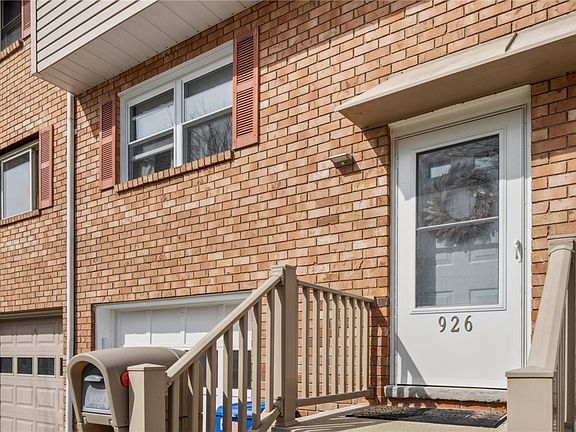 4th image of 926 Academy Heights Dr