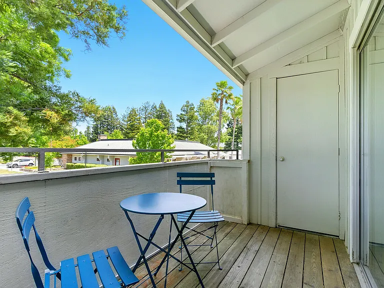 The Grove Luxury Apartments — Photo 17