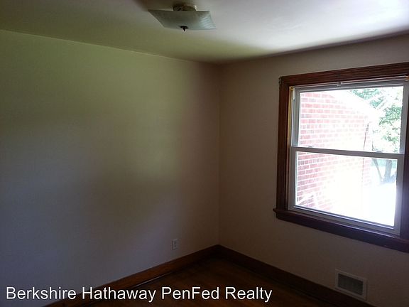 4th image of 5248 Bassett Ave