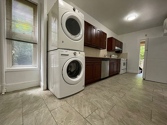 3rd image of 262 E 26th St #2