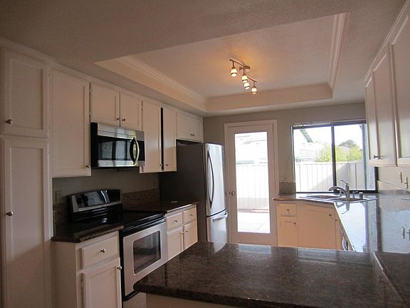 5th image of 988 De Soto Ln