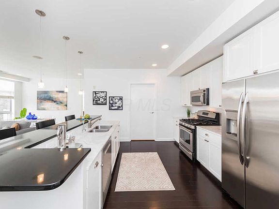 4th image of 845 N High St #410/411