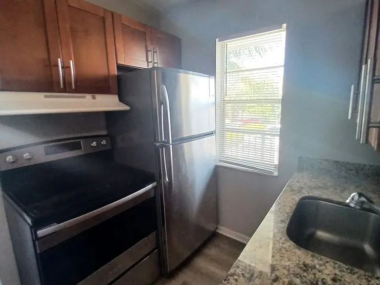 1015 NE 17th Ave — Photo 6