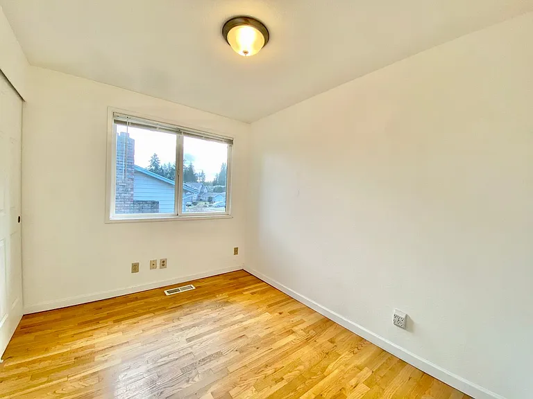 1524 172nd Pl NE — Photo 10
