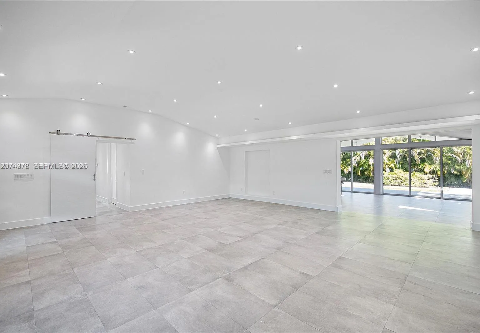 Riviera Gdns Rev — Photo 3