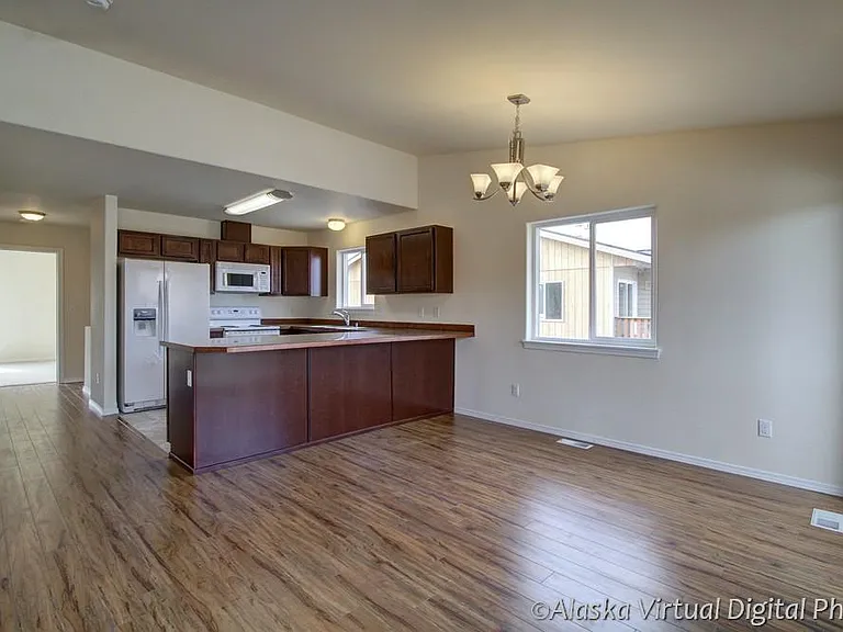 2334 E 64th Ave — Photo 10