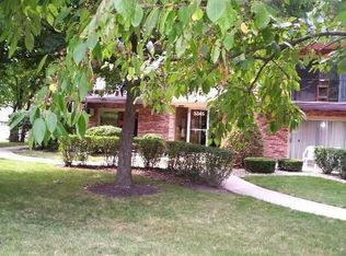5345 Waterbury Dr APT 105, Crestwood, IL 60445