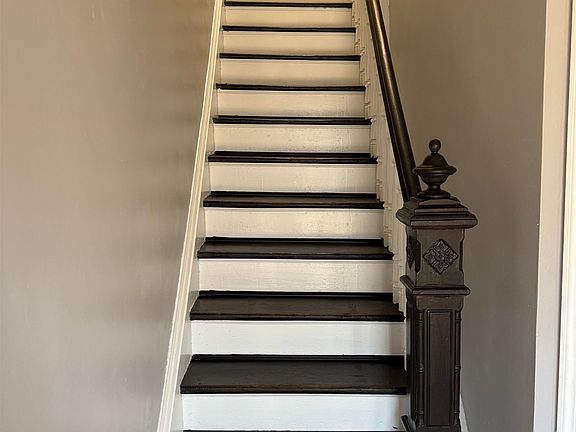 2nd image of 420 New York Ave Floor 2