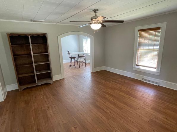 122 E Dameron Ave, Liberty, NC 27298