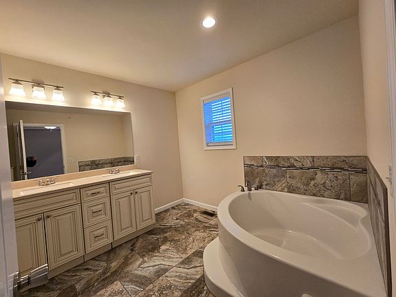4th image of 2800 Monticello Ln #2788