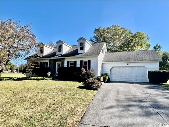 144 Valley View Dr, Oswego, NY 13126